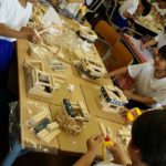 木育授業 in相生小学校 低学年編木頭杉のランプシェードづくり