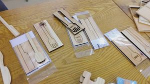 那賀高校×那賀ウッド　実践木育授業でぞくぞくと製品試作中！